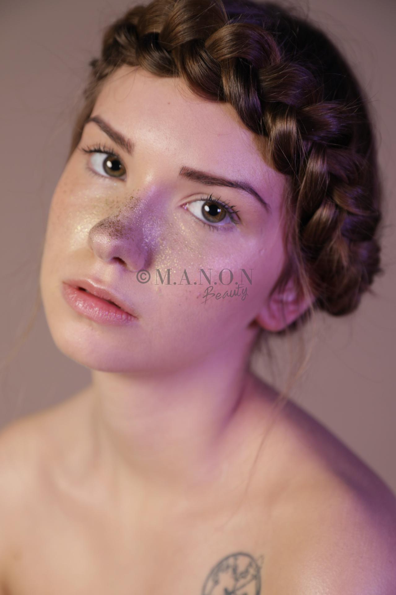 Site 20190205 mb shooting photographe amel kerkeni modele margot carpentier tresse et taches de rousseurs dorees