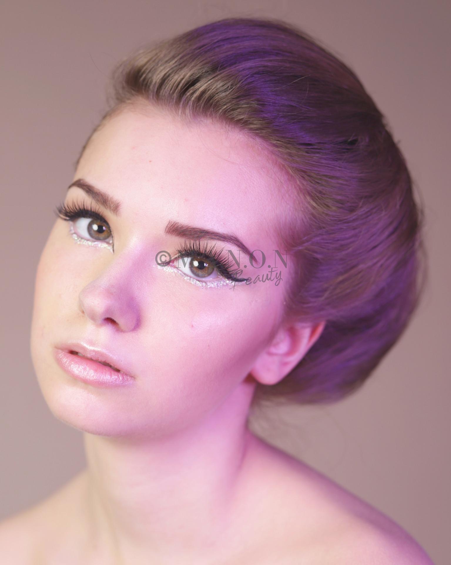 Site 20190529 mb shooting photographe amel kerkeni modele margot carpentier liner dessous paillettes close up de cote