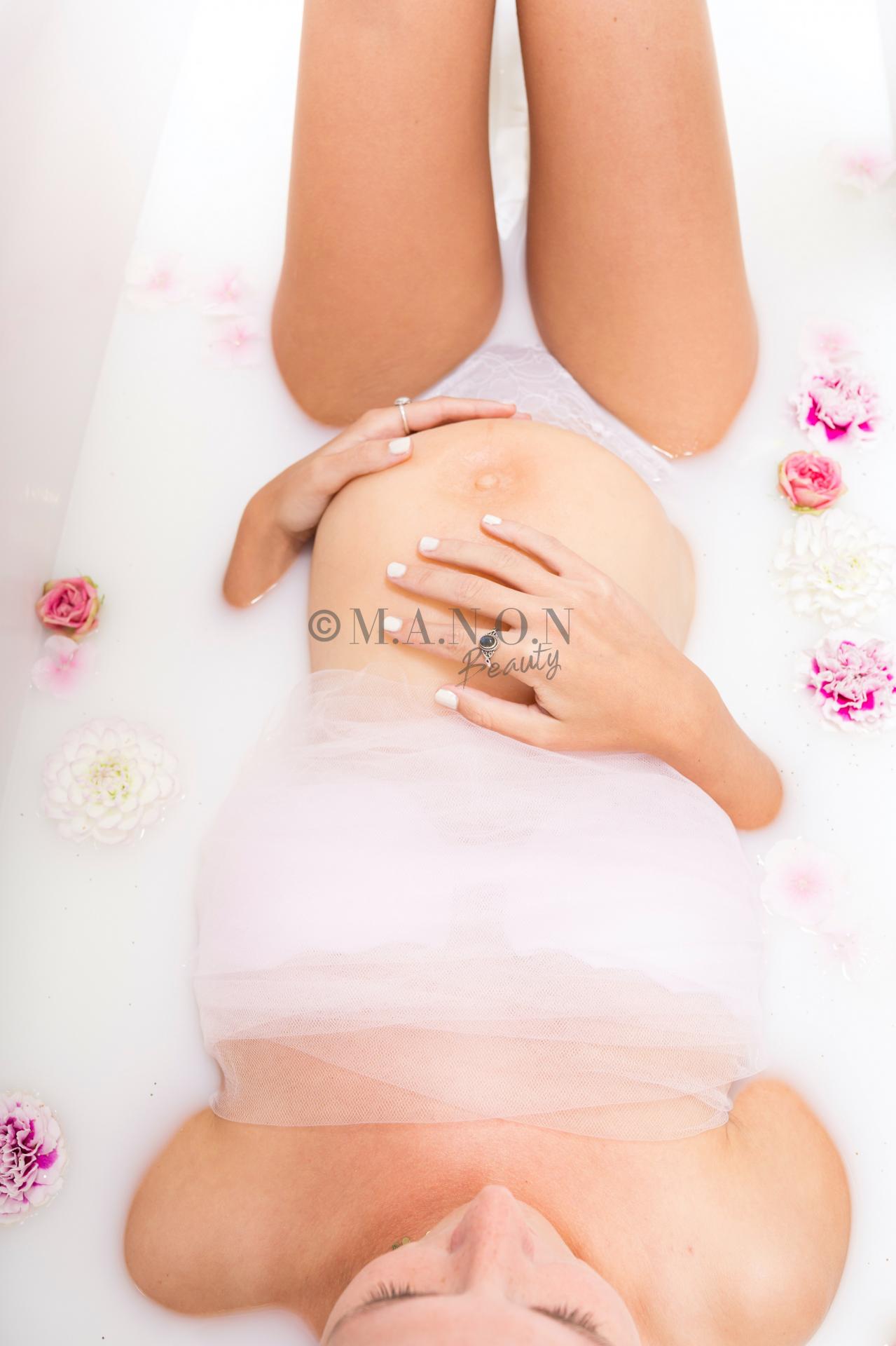 Site 20200922 mb realiste photographe franck barrieres modele laureen delbauche femme enceinte d en haut credit